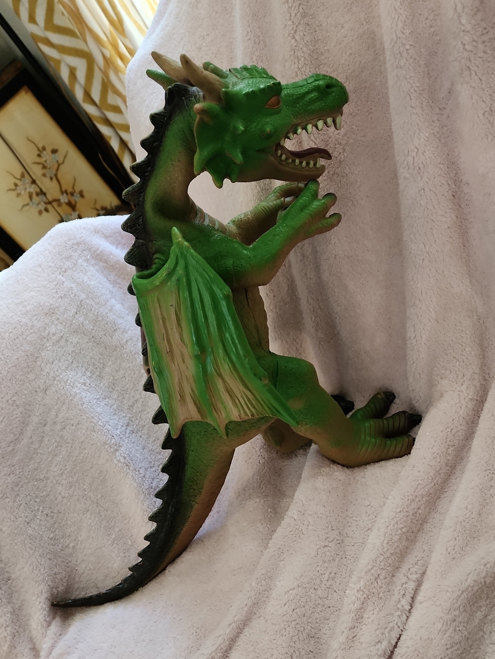 Green Maidenhead Dragon. Toys R Us, 2013.